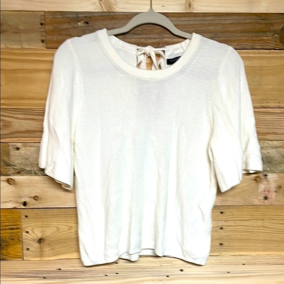 Banana Republic size Medium Ivory Color Tie Back Short Flare Sleeve Soft Sweater - Picture 1 of 7